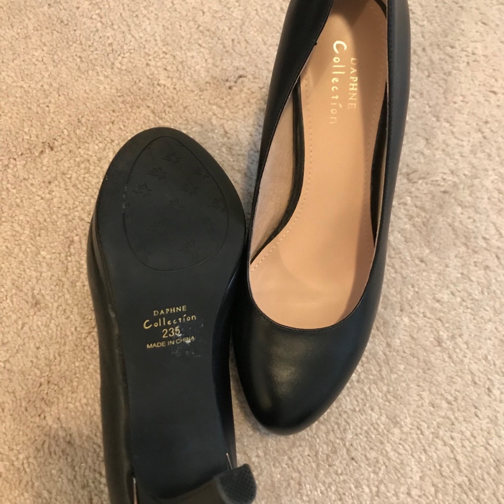 Heels - Picture 3 of 3
